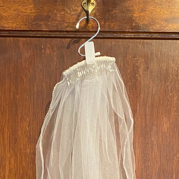 Rhinestone Fingertip Veil - Picture 5 of 10